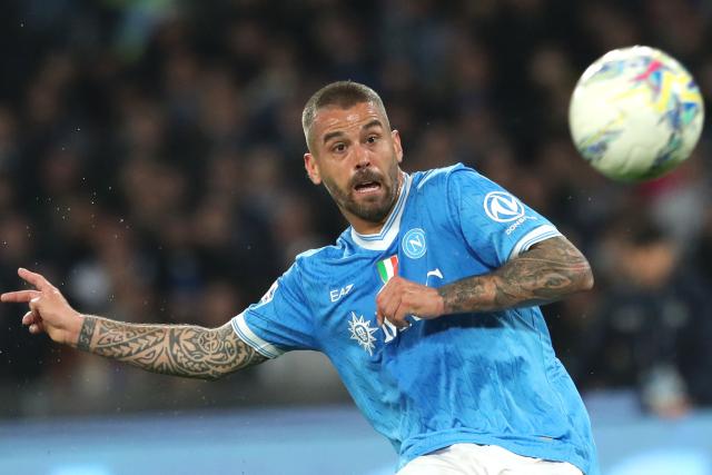 Napoli's Italian defender #37 Leonardo Spinazzola watches the ball during the Italian Serie A football match between SSC Napoli and AC Milan at the Diego Armando Maradona Stadium in Naples on April 6, 2026. (Photo by CARLO HERMANN / AFP)