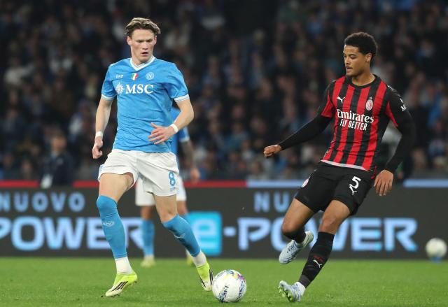 Napoli's Scottish midfielder #08 Scott McTominay (L) and AC Milan's Belgian defender #05 Koni De Winter (R) fight for the ball during the Italian Serie A football match between SSC Napoli and AC Milan at the Diego Armando Maradona Stadium in Naples on April 6, 2026. (Photo by CARLO HERMANN / AFP)