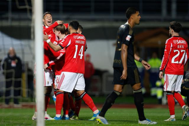 SL Benfica players celebrate the opening goal scored by Colombian midfielder #20 Richard Rios during the Portuguese League football match between Casa Pia AC and SL Benfica at Rio Maior Municipal Stadium on April 6, 2026. (Photo by FILIPE AMORIM / AFP)