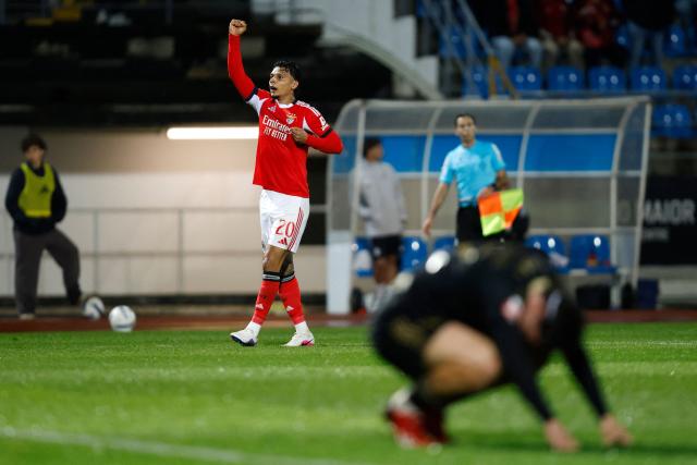 SL Benfica's Colombian midfielder #20 Richard Rios celebrates scoring the opening goal during the Portuguese League football match between Casa Pia AC and SL Benfica at Rio Maior Municipal Stadium on April 6, 2026. (Photo by FILIPE AMORIM / AFP)