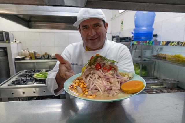 (FILES) Peruvian Chef Roberto Madrid shows a dish of traditional sea bass ceviche at his restaurant Aroma de Mar (Aroma of the Sea) in Lima on December 4, 2023. With a record 35 candidates running in the upcoming presidential election on April 12, 2026, Peru—rich in mineral resources, renowned gastronomy, and invaluable archaeological heritage—has also long been affected by internal conflict involving the Shining Path and the Tupac Amaru Revolutionary Movement. Since 2016, the country has faced chronic political instability, marked by a succession of eight different heads of state. (Photo by Cris BOURONCLE / AFP)