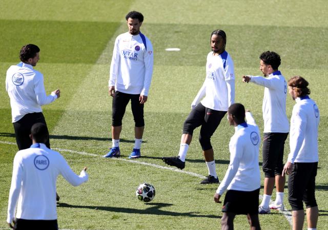 Paris Saint-Germain's French forward #29 Bradley Barcola (C) passes the ball during a training session at the Campus Paris Saint-Germain in Poissy, in the western outskirts of Paris, on April 7, 2026, on the eve of the UEFA Champions League last 8 first leg football match between Paris Saint-Germain and Liverpool. (Photo by FRANCK FIFE / AFP)