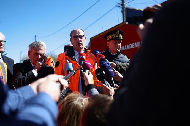 TOPSHOT - President of French railway company SNCF Jean Castex (C), accompanied by President of the regional council of Hauts-de-France Xavier Bertrand (2nd-L), addresses media after a collision of a TGV train at a level crossing with a lorry between Bethune and Lens, in Bully-les-Mines, in the Pas-de-Calais region, northern France on April 7, 2026. The driver of the TGV train died and 27 people were injured in the accident, AFP has learnt from the prefecture and the SNCF. (Photo by Sameer AL-DOUMY / AFP)