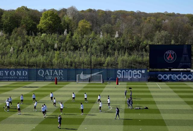 Paris Saint-Germain's footballers take part in a training session at the Campus Paris Saint-Germain in Poissy, on the western outskirts of Paris on April 7, 2026, on the eve of the UEFA Champions League quarter-final first leg football match against Liverpool F.C. (Photo by FRANCK FIFE / AFP)