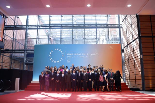 France's President Emmanuel Macron (C), world leaders and health experts attend a family photo during the "One Health Summit" high-level meeting session in Lyon, southern France on April 7, 2026, on the occasion of World Health Day. (Photo by Christophe PETIT TESSON / POOL / AFP)