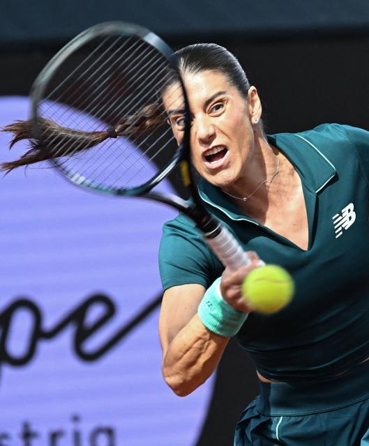 Romania's Sorana Cirstea returns the ball Austria's Sinja Kraus during their women's singles match of the WAT Upper Austria Ladies Linz tennis tournament in Linz, Austria on April 7, 2026. Cirstea won the match 6-3, 6-3. (Photo by BARBARA GINDL / APA / AFP) / Austria OUT