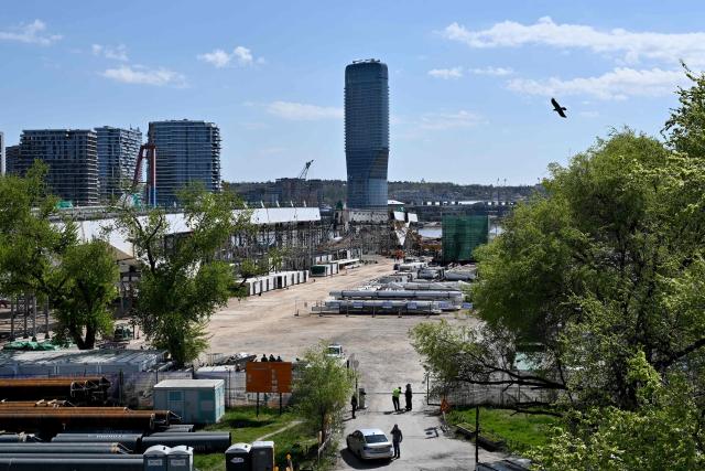 This photograph shows the construction site of a new bridge where a crane collapsed, on the banks of the River Sava in Belgrade on April 7, 2026. The collapse of the 350-ton metal structure left one person dead while three others were injured, according to the Serbian Interior Ministry and Serbian media. The circumstances surrounding the incident are currently under investigation by the authorities. (Photo by Andrej ISAKOVIC / AFP)