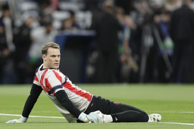 Bayern Munich's German goalkeeper #01 Manuel Neuer warms up before the UEFA Champions League quarter final first leg football match between Real Madrid CF and FC Bayern Munich at Santiago Bernabeu Stadium in Madrid on April 7, 2026. (Photo by Oscar DEL POZO / AFP)