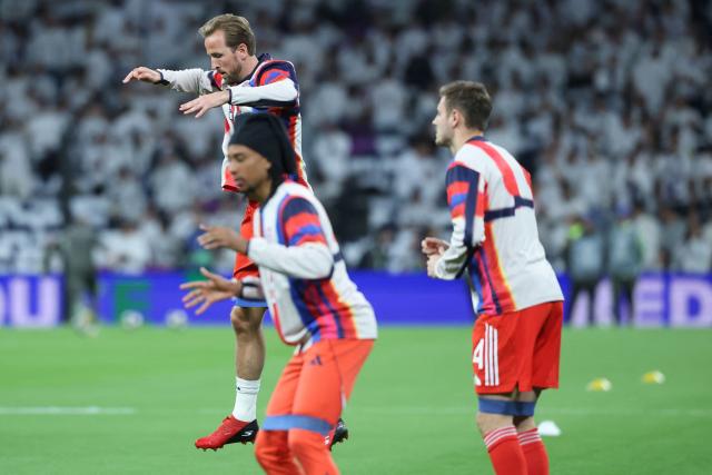 Bayern Munich's English forward #09 Harry Kane warms up with teammates before the UEFA Champions League quarter final first leg football match between Real Madrid CF and FC Bayern Munich at Santiago Bernabeu Stadium in Madrid on April 7, 2026. (Photo by Pierre-Philippe MARCOU / AFP)