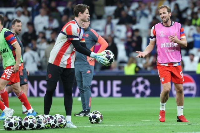 Bayern Munich's English forward #09 Harry Kane warms up with teammates before the UEFA Champions League quarter final first leg football match between Real Madrid CF and FC Bayern Munich at Santiago Bernabeu Stadium in Madrid on April 7, 2026. (Photo by Pierre-Philippe MARCOU / AFP)