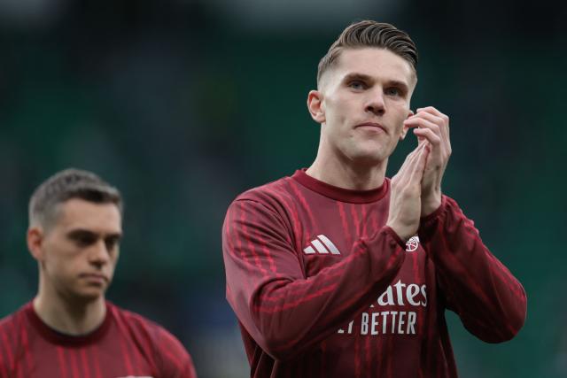 Arsenal's Swedish striker #14 Viktor Gyokeres gestures after the UEFA Champions League quarter final first leg football match between Sporting CP and Arsenal at Jose Alvalade stadium in Lisbon on April 7, 2026. (Photo by Patricia DE MELO MOREIRA / AFP)