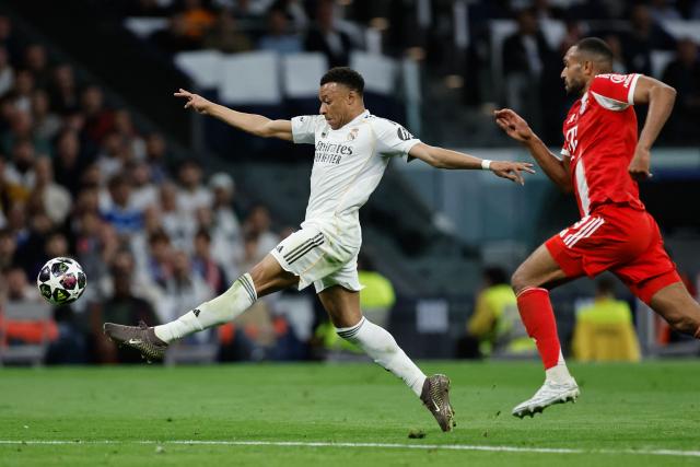 Real Madrid's French forward #10 Kylian Mbappe (L) controls the ball challenged by Bayern Munich's German defender #04 Jonathan Tah during the UEFA Champions League quarter final first leg football match between Real Madrid CF and FC Bayern Munich at Santiago Bernabeu Stadium in Madrid on April 7, 2026. (Photo by Oscar DEL POZO / AFP)