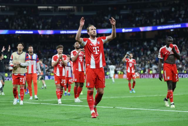 Bayern Munich's English forward #09 Harry Kane and Bayern players react after the UEFA Champions League quarter final first leg football match between Real Madrid CF and FC Bayern Munich at Santiago Bernabeu Stadium in Madrid on April 7, 2026. (Photo by Pierre-Philippe MARCOU / AFP)