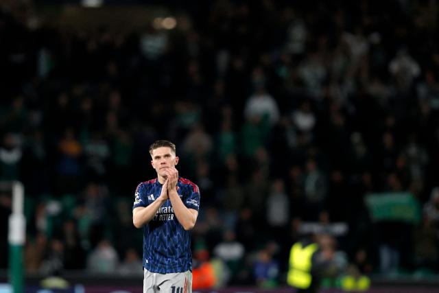 Arsenal's Swedish forward #14 Viktor Gyokeres acknowledges his fans after winning the UEFA Champions League quarter final first leg football match between Sporting CP and Arsenal at Jose Alvalade stadium in Lisbon on April 7, 2026. (Photo by FILIPE AMORIM / AFP)