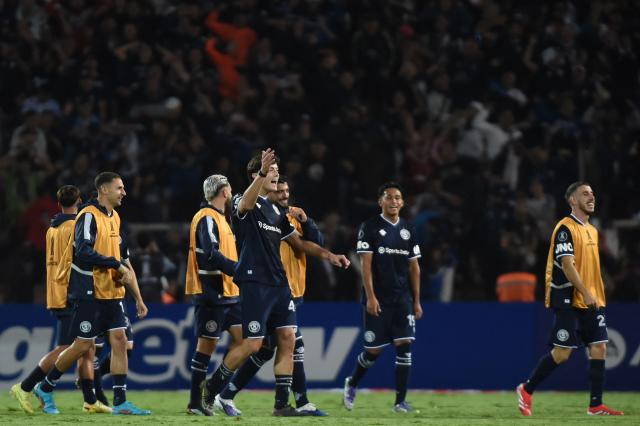 Independiente Rivadavia players celebrate at the end of the Copa Libertadores group stage football match between Argentina's Independiente Rivadavia and Bolivia's Bolivar at the Malvinas Argentinas stadium in Mendoza, Argentina, on April 7, 2026. (Photo by Andres LARROVERE / AFP)