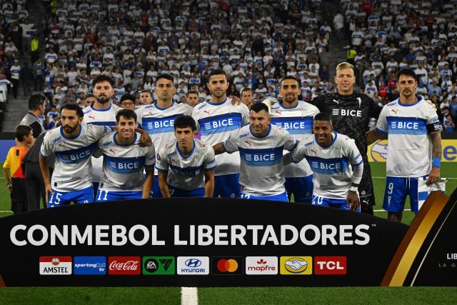 Players of Universidad Catolica pose for a picture ahead of the Copa Libertadores group stage football match between Chile's Universidad Catolica and Argentina's Boca Juniors at the Claro Arena stadium in Santiago on April 7, 2026. (Photo by RODRIGO ARANGUA / AFP)