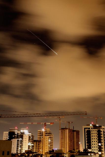 Rocket trails are seen in the sky above the Netanya, Israel, on April 8, 2026. Israel's military issued two warnings in quick succession early Wednesday that Iran had fired missiles toward it, moments after US President Donald Trump said he had agreed to postpone striking Iranian infrastructure. (Photo by JACK GUEZ / AFP) / 