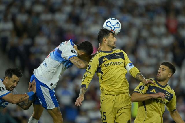 Universidad Catolica's defender #19 Branco Ampuero and Boca Juniors' midfielder #05 Leandro Paredes fight for the ball during the Copa Libertadores group stage football match between Chile's Universidad Catolica and Argentina's Boca Juniors at the Claro Arena stadium in Santiago on April 7, 2026. (Photo by Rodrigo ARANGUA / AFP)