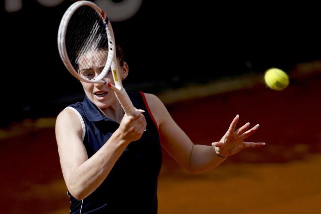 France's Elsa Jacquemot returns the ball to Norway's Malene Helgo during her Billie Jean King Cup play-offs women's singles tennis match in Oeiras, outskirts of Lisbon, on April 8, 2026. (Photo by FILIPE AMORIM / AFP)