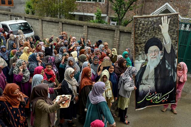 Shia Muslims carrying a poster of Iran’s slain supreme leader Ayatollah Ali Khamenei celebrate as they march along a street after the United States and Iran agreed to a two-week ceasefire, in Srinagar on April 8, 2026. The United States and Iran agreed to a two-week ceasefire barely an hour before the US president's April 8 deadline to obliterate the country, triggering global relief alongside apprehension. (Photo by Habib NAQASH / AFP)