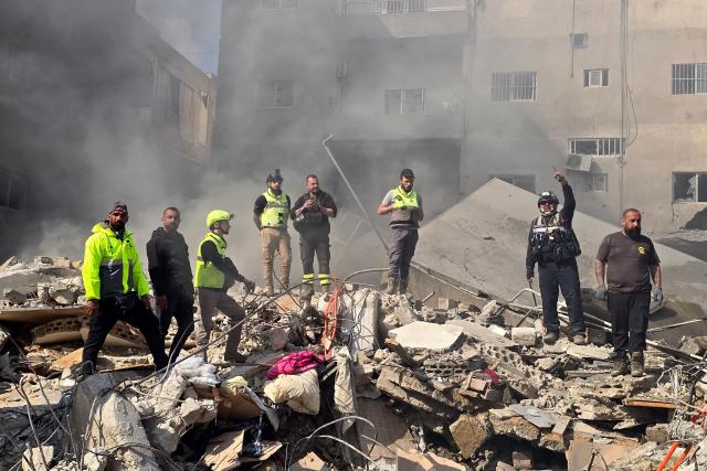 First responders rush to the site of an Israeli airstrike that targeted a building in southern Lebanese coastal city of Tyre on April 8, 2026. Israel launched a series of strikes in Beirut, causing panic among residents in the most violent attack on the capital since the start of the war with Hezbollah. Israel also hit Beirut's southern suburbs and southern Lebanon, where Hezbollah holds sway, in parallel with strikes on the east. Israel has insisted the two-week truce in its war with Iran does not apply to Lebanon. (Photo by KAWNAT HAJU / AFP)