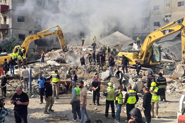 First responders rush to the site of an Israeli airstrike that targeted a building in southern Lebanese coastal city of Tyre on April 8, 2026. Israel launched a series of strikes in Beirut, causing panic among residents in the most violent attack on the capital since the start of the war with Hezbollah. Israel also hit Beirut's southern suburbs and southern Lebanon, where Hezbollah holds sway, in parallel with strikes on the east. Israel has insisted the two-week truce in its war with Iran does not apply to Lebanon. (Photo by KAWNAT HAJU / AFP)