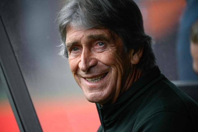 Real Betis' Chilean coach Manuel Pellegrini looks on during the UEFA Europa League quarter final first leg football match between SC Braga and Real Betis at Municipal stadium of Braga, on April 8, 2026. (Photo by Miguel RIOPA / AFP)