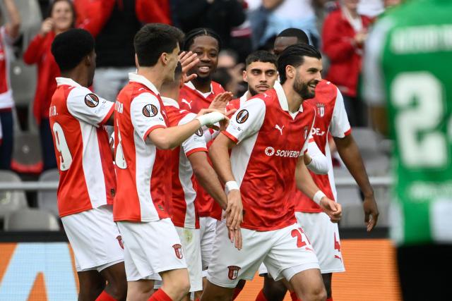 Sporting Braga's Austrian midfielder #27 Florian Grillitsch (R) celebrates scoring his team's first goal during the UEFA Europa League quarter final first leg football match between SC Braga and Real Betis at Municipal stadium of Braga, on April 8, 2026. (Photo by Miguel RIOPA / AFP)