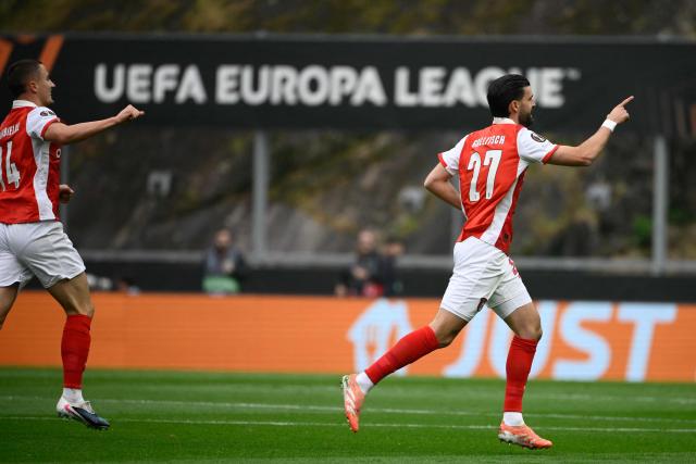 Sporting Braga's Austrian midfielder #27 Florian Grillitsch (R) celebrates scoring his team's first goal during the UEFA Europa League quarter final first leg football match between SC Braga and Real Betis at Municipal stadium of Braga, on April 8, 2026. (Photo by Miguel RIOPA / AFP)