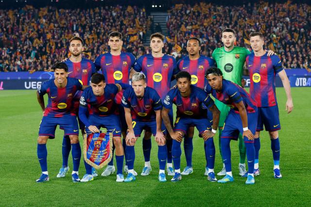 Barcelona players pose before the UEFA Champions League quarter final first leg football match between FC Barcelona and Club Atletico de Madrid at Camp Nou Stadium in Barcelona on April 8, 2026. (Photo by Lluis GENE / AFP)