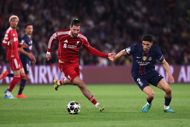 Liverpool's Hungarian midfielder #08 Dominik Szoboszlai (C) fights for the ball with Paris Saint-Germain's Moroccan defender #02 Achraf Hakimi (R)  during the UEFA Champions League quarter-final first leg football match between Paris Saint-Germain (PSG) and Liverpool FC at the Parc des Princes stadium in Paris on April 8, 2026. (Photo by FRANCK FIFE / AFP)