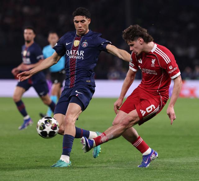 Morocco's defender #02 Achraf Hakimi (L) fights for the ball with  Liverpool's Hungarian defender #06 Milos Kerkez  during the UEFA Champions League quarter-final first leg football match between Paris Saint-Germain (PSG) and Liverpool FC at the Parc des Princes stadium in Paris on April 8, 2026. (Photo by FRANCK FIFE / AFP)