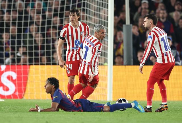 Barcelona's Spanish forward #10 Lamine Yamal (down) reacts next to Atletico Madrid's French forward #07 Antoine Griezmann (C) during the UEFA Champions League quarter final first leg football match between FC Barcelona and Club Atletico de Madrid at Camp Nou Stadium in Barcelona on April 8, 2026. (Photo by Josep LAGO / AFP)