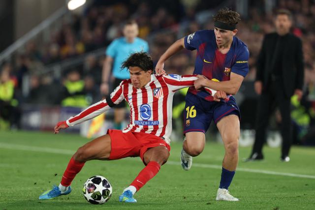 Atletico Madrid's Argentine forward #20 Giuliano Simeone (L) vies for the ball with Barcelona's Spanish midfielder #16 Fermin Lopez during the UEFA Champions League quarter final first leg football match between FC Barcelona and Club Atletico de Madrid at Camp Nou Stadium in Barcelona on April 8, 2026. (Photo by Lluis GENE / AFP)