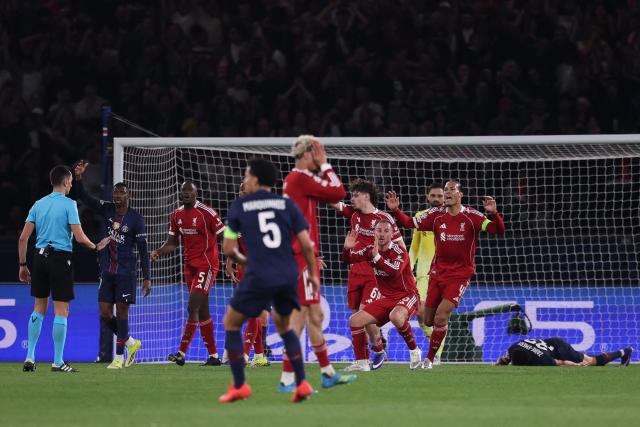 Liverpool's players react to a foul ruling for a penalty then cancelled  during the UEFA Champions League quarter-final first leg football match between Paris Saint-Germain (PSG) and Liverpool FC at the Parc des Princes stadium in Paris on April 8, 2026. (Photo by FRANCK FIFE / AFP)