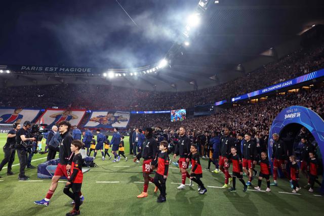 Players enter the pitch prior to the UEFA Champions League quarter-final first leg football match between Paris Saint-Germain (PSG) and Liverpool FC at the Parc des Princes stadium in Paris on April 8, 2026. (Photo by FRANCK FIFE / AFP)