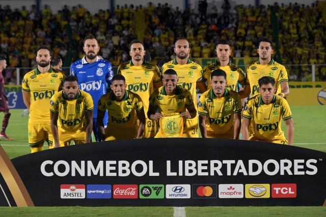 Mirassol players pose for a team photo ahead of the Copa Libertadores group stage football match between Brazil's Mirassol and Argentina's Lanus at the Jose Maria de Campos Maia stadium in Mirassol, state of Sao Paulo, Brazil, on April 8, 2026. (Photo by NELSON ALMEIDA / AFP)