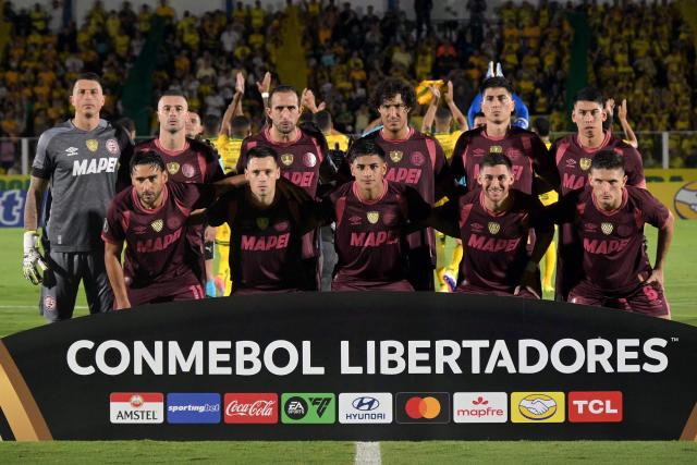 Lanus players pose for a team photo ahead of the Copa Libertadores group stage football match between Brazil's Mirassol and Argentina's Lanus at the Jose Maria de Campos Maia stadium in Mirassol, state of Sao Paulo, Brazil, on April 8, 2026. (Photo by NELSON ALMEIDA / AFP)