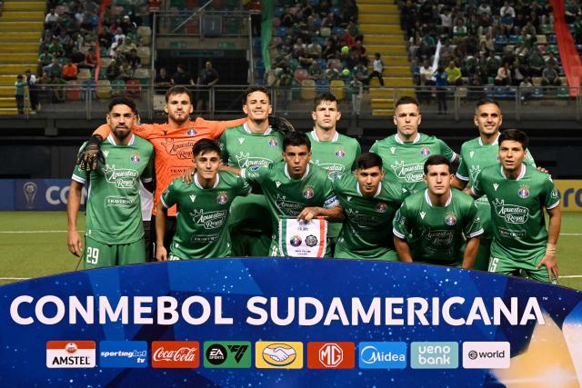 Players of Audax Italiano pose for a picture ahead of the Copa Sudamericana group stage football match between Chile's Audax Italiano and Paraguay's Olimpia at the Bicentenario de la Florida stadium in Santiago on April 8, 2026. (Photo by RODRIGO ARANGUA / AFP)