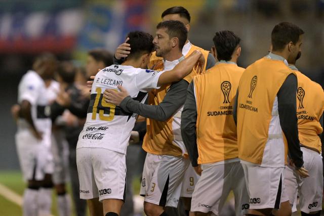 Olimpia's midfielder #19 Ruben Lezcano (L) celebrates with teammates scoring the opening goal during the Copa Sudamericana group stage football match between Chile's Audax Italiano and Paraguay's Olimpia at the Bicentenario de la Florida stadium in Santiago on April 8, 2026. (Photo by Rodrigo ARANGUA / AFP)