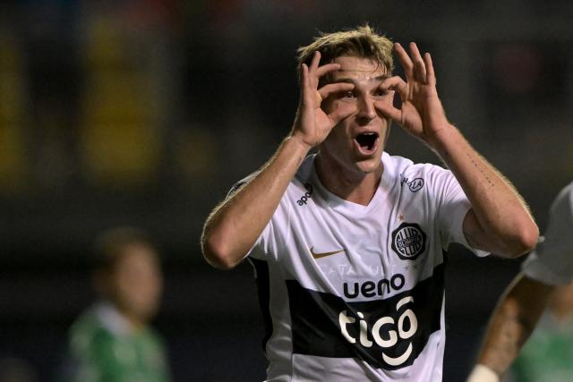 Olimpia's Argentine midfielder #05 Juan Alfaro celebrates scoring his team's second goal during the Copa Sudamericana group stage football match between Chile's Audax Italiano and Paraguay's Olimpia at the Bicentenario de la Florida stadium in Santiago on April 8, 2026. (Photo by Rodrigo ARANGUA / AFP)