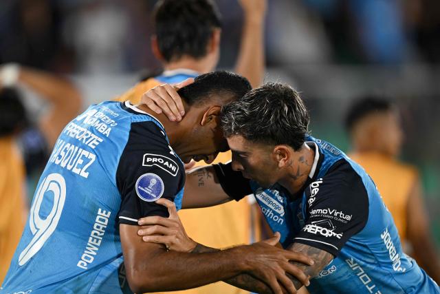 Blooming's Colombian forward #09 Anthony Vasquez (L) celebrates with teammate Uruguayan midfielder #19 Matias Abisab after scoring the equalising goal during the Copa Sudamericana group stage football match between Bolivia's Blooming and Argentina's River Plate at the Ramon Aguilera Costas stadium in Santa Cruz de la Sierra, Bolivia, on April 8, 2026. (Photo by AIZAR RALDES / AFP)