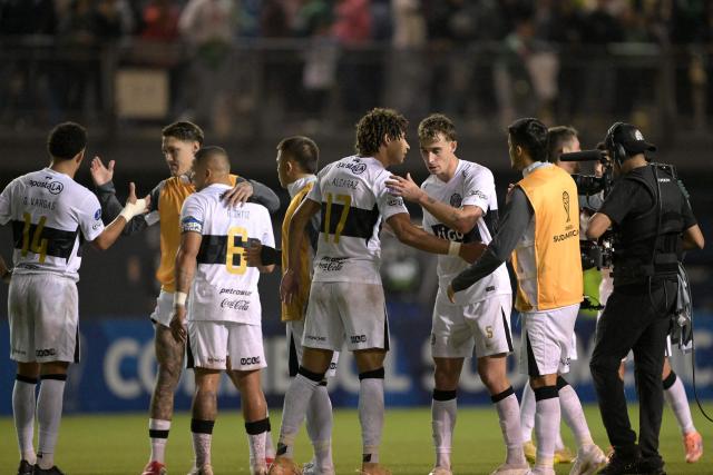 Players of Olimpia celebrate after winning the Copa Sudamericana group stage football match between Chile's Audax Italiano and Paraguay's Olimpia at the Bicentenario de la Florida stadium in Santiago on April 8, 2026. (Photo by Rodrigo ARANGUA / AFP)