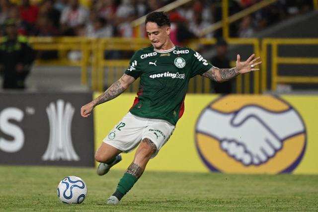 Palmeiras' defender #12 Khellven kicks the ball during the Copa Libertadores group stage football match between Colombia's Junior and Brazil's Palmeiras at the Olimpico Jaime Moron Leon stadium in Cartagena, Bolivar department, Colombia, on April 8, 2026. (Photo by Luis ACOSTA / AFP)