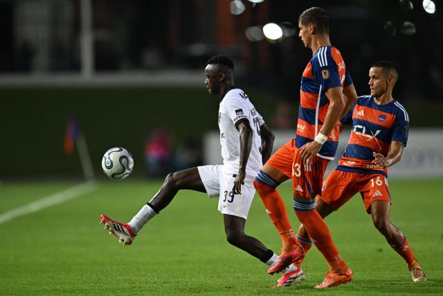 Puerto Cabello's defender #16 Roberto Rosales, Atletico Mineiro's Guinean midfielder #39 Mamady Cisse and Puerto Cabello's Serbian defender #63 Stefan Obradovic fight for the ball during the Copa Sudamericana group stage football match between Venezuela's Academia Puerto Cabello and Brazil's Atletico Mineiro at the Misael Delgado stadium in Valencia, state of Carabobo, Venezuela, on April 8, 2026. (Photo by Juan BARRETO / AFP)