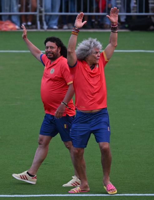 Colombian former football players Carlos Valderrama (R) and Rene Higuita (L) gesture during the opening ceremony of the Legends Football Tournament Curacao in Willemstad on April 8, 2026. (Photo by Raul ARBOLEDA / AFP)