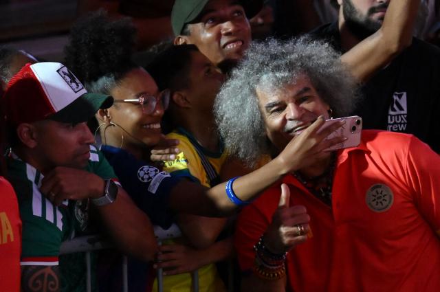 Colombian former football player Carlos Valderrama takes a selfie the fans during the opening ceremony of the Legends Football Tournament Curacao in Willemstad on April 8, 2026. (Photo by Raul ARBOLEDA / AFP)