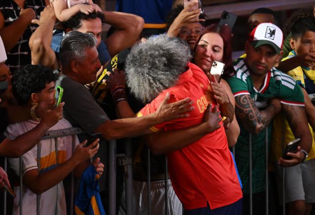 Colombian former football player Carlos Valderrama hugs a fan during the opening ceremony of the Legends Football Tournament Curacao in Willemstad on April 8, 2026. (Photo by Raul ARBOLEDA / AFP)