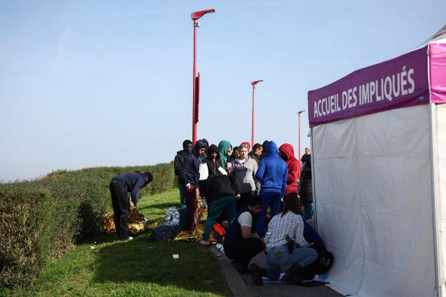 Victims stand next to a first-aid post after an attempt to cross the English Channel illegally turned tragic with several migrants found in cardiac arrest, in France's Pas-de-Calais northern coastal city of Equihen-Plage on April 9, 2026. (Photo by Sameer AL-DOUMY / AFP)