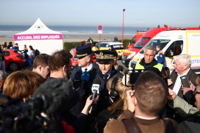Franзois-Xavier Lauch (C), Prefect of Pas-de-Calais speaks to the press after an attempt to cross the English Channel illegally turned tragic with several migrants found in cardiac arrest, in France's Pas-de-Calais northern coastal city of Equihen-Plage on April 9, 2026. Two men and two women died on April 9, 2026 morning whilst attempting to cross the English Channel illegally; they were ‘swept away’ by the currents off the coast of Equihen-Plage (Pas-de-Calais), announced Franзois-Xavier Lauch, the Prefect of Pas-de-Calais, at the scene. (Photo by Sameer AL-DOUMY / AFP)